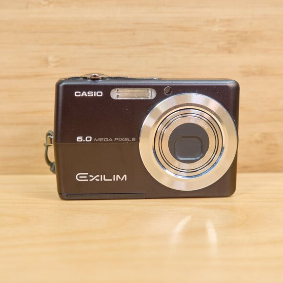 Casio EXILIM EX-Z600 6MP Digital Camera, 3x Optical Zoom, Black - Picture 1 of 10